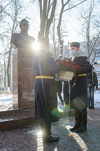 В Воронеже состоялась церемония возложения цветов к памятнику почетного гражданина Воронежа В.И. Воротникова.   